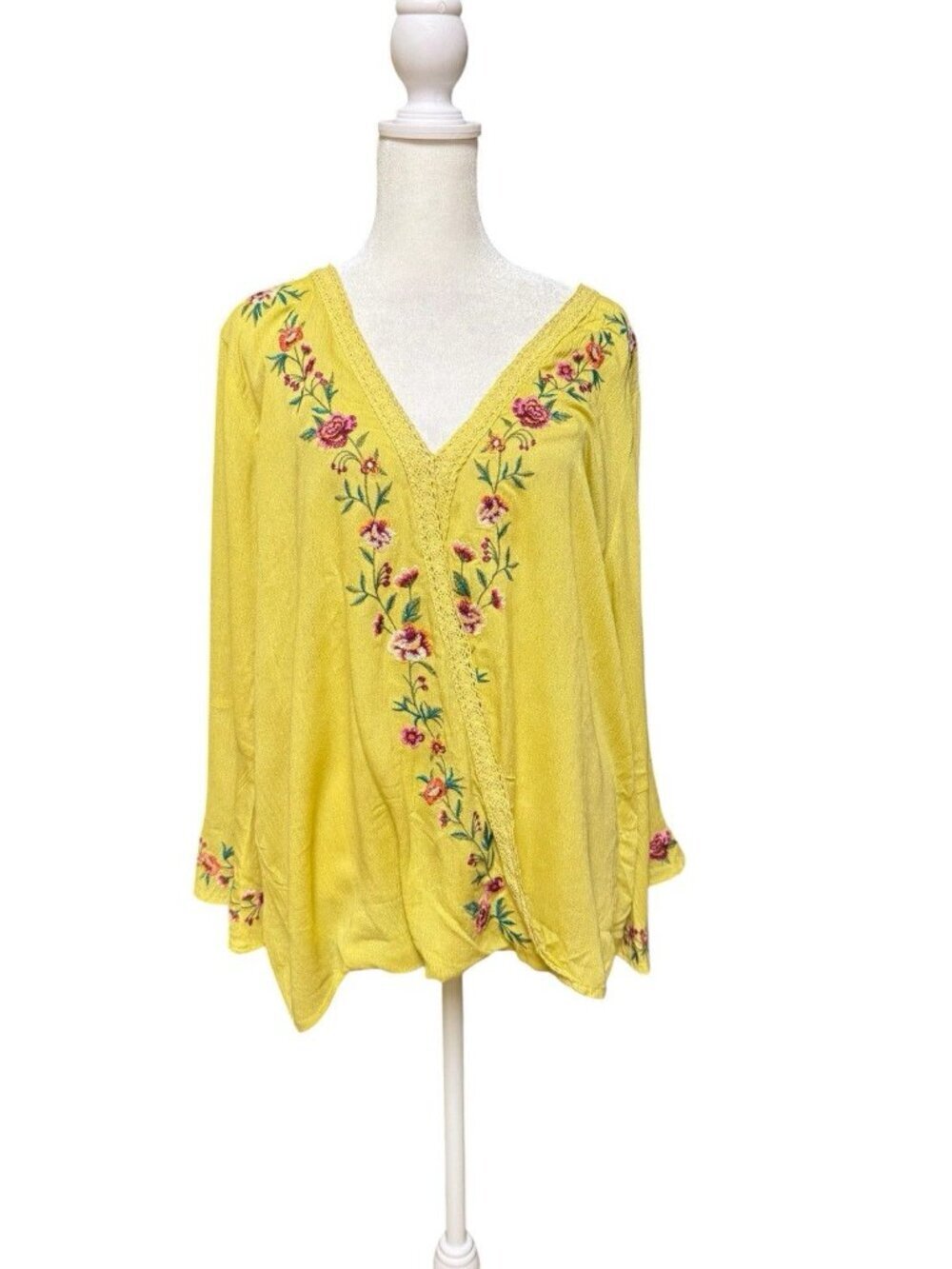 Umgee USA Yellow Embroidered Boho Blouse Women’s L Floral V-Neck
